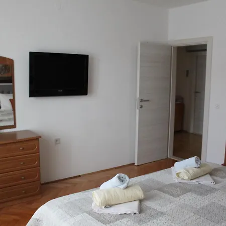 Spacious Apartment *
