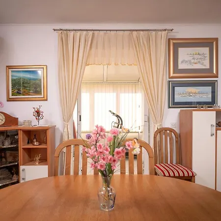 Spacious Apartment *
