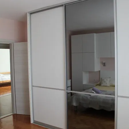 公寓 Spacious 赫瓦尔